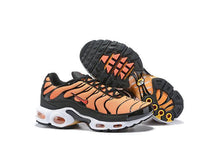 Load image into Gallery viewer, Nike Air Max 97 Sneaker Organe